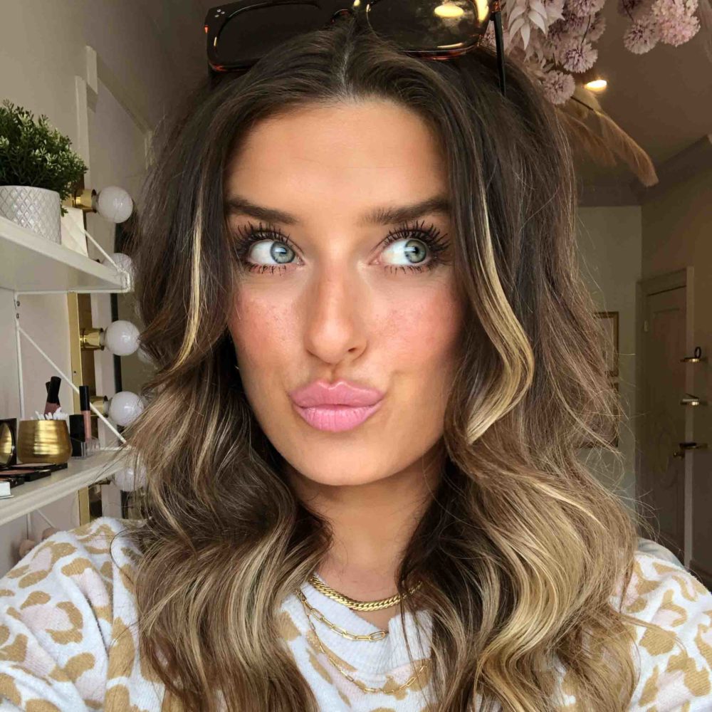 Hair Tutorial: Loose Beachy Waves with Straight Ends